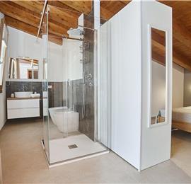 4 bedroom villa with pool, Castellammare del Golfo, sleeps 8-9